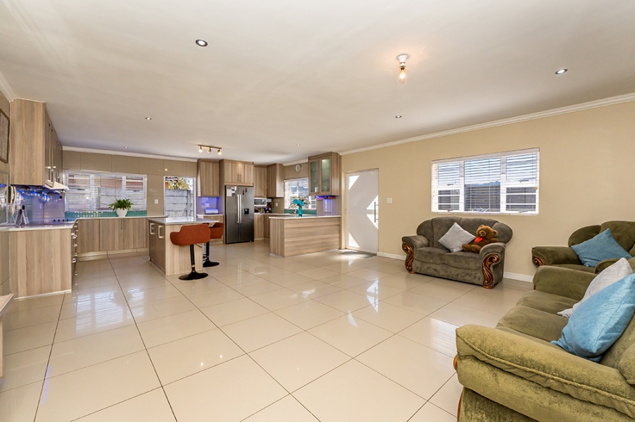 4 Bedroom Property for Sale in Grassy Park Western Cape